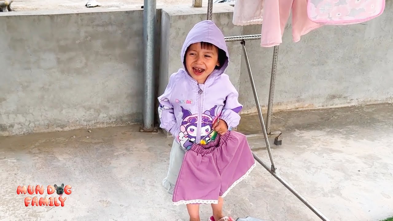 Diem and Quynh diligently help pregnant mother