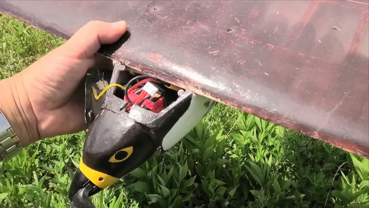 垂直尾翼の無い鳥型機：ハヤブサ　ラダー操舵量を減らしすぎて墜落