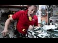 Video: Ăn uống ngoài vũ trụ - khó nhưng vui đừng hỏi Video: Ăn uống ngoài vũ trụ - khó nhưng vui đừng hỏi