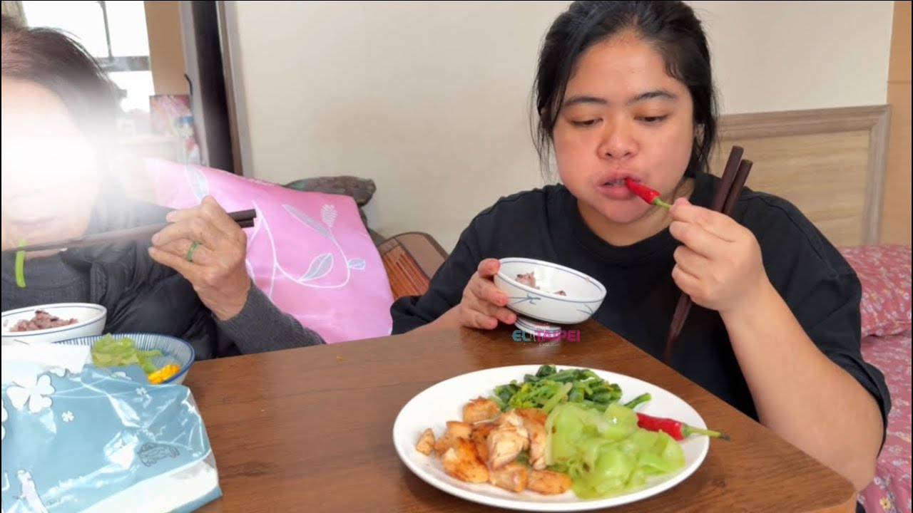 SATU TAHUN JADI TKW TAIWAN INI BARU PERTAMA MASAKIN BUAT NENEK 👵 