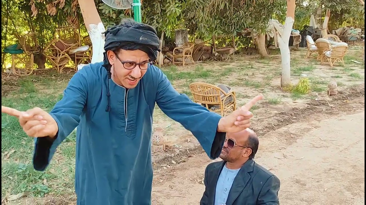 ممر شرفي كل يوم 😂 عم شوقي بيوسعها كل يوم للمدير سعيد وبيطبله عشان ياخد زياده في المرتب غير العمال 🤣