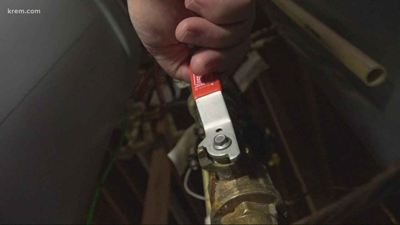 How to protect your pipes during freezing temperatures - YouTube