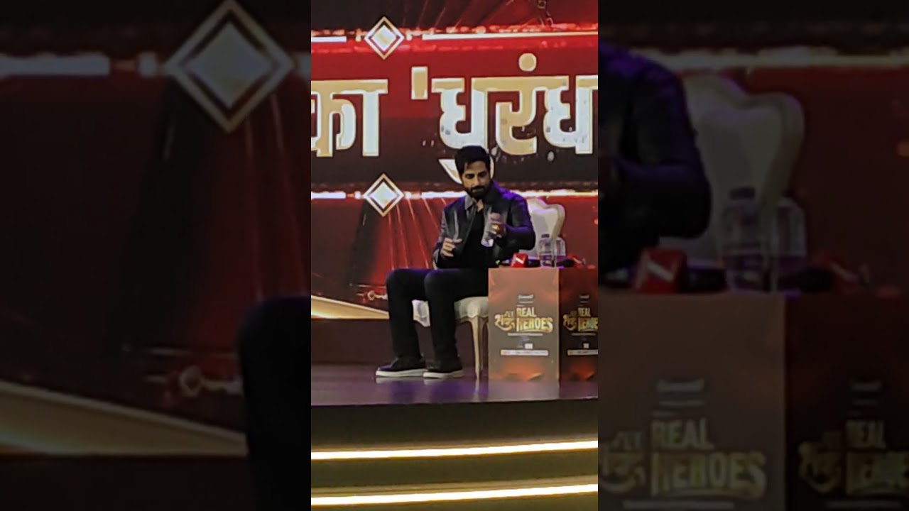 Сону Суд на мероприятии «Настоящие герои Зи Самвада» в Мумбаи.