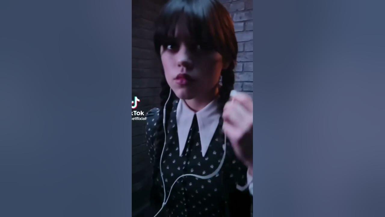 melina escucha la mejor canción