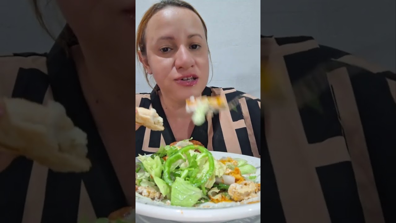 Almoço com pão de alho 