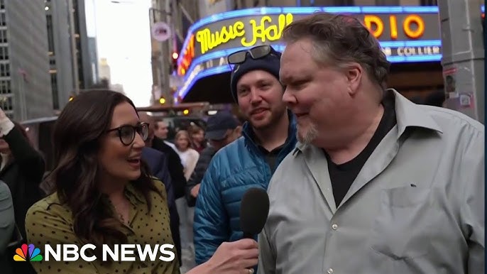 So Memorable New Yorkers Tourists Gather In Midtown Manhattan For Partial Eclipse Viewing