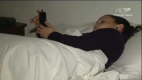 É ruim mexer no celular antes de dormir?