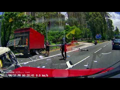 炮彈飛車 撞到飛起😱