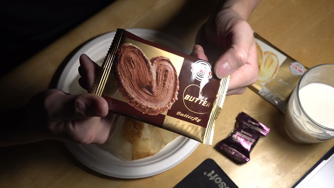 ASMR - MUFFINS + STRAWBERRY CHOCOLATE + BAKERY GOODS EATING/CRINKLE SOUNDS