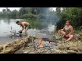 Survival Skills - Grilling Fish with a Water Spinning Machine - Smart Girl Catches Big Fish