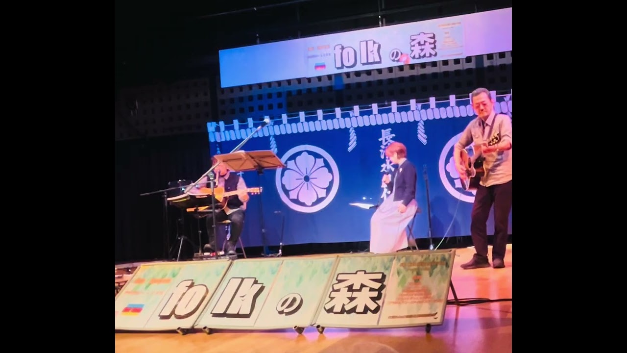 外は白い雪の夜