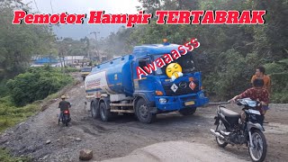 TANJAKAN BATU JOMBA masih sangat SULIT Dilalui!!! Ada pemotor hampir TERTABRAK #batujomba