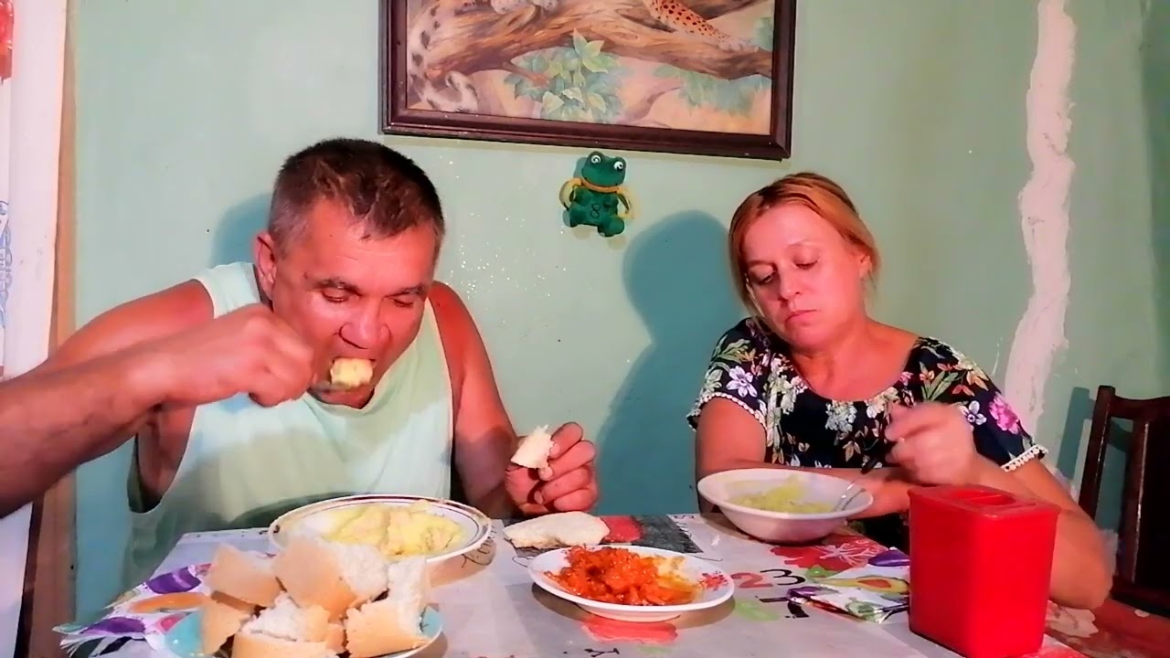 Давай быстрей пока мух нет. Приятного аппетита