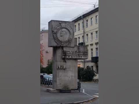 И вновь продолжается бой,И сердцу тревожно в груди. И Ленин - такой ...