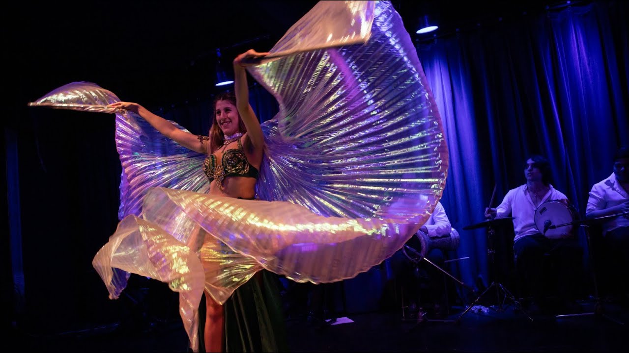 Abril - Soraya - Orquesta de Nicolas Kirlis con elemento alas. 