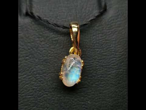 Кулон срібний із позолотою з прозорим природним місячним каменем із яскравою райдужною іризацією, мінімалізм, відео 1