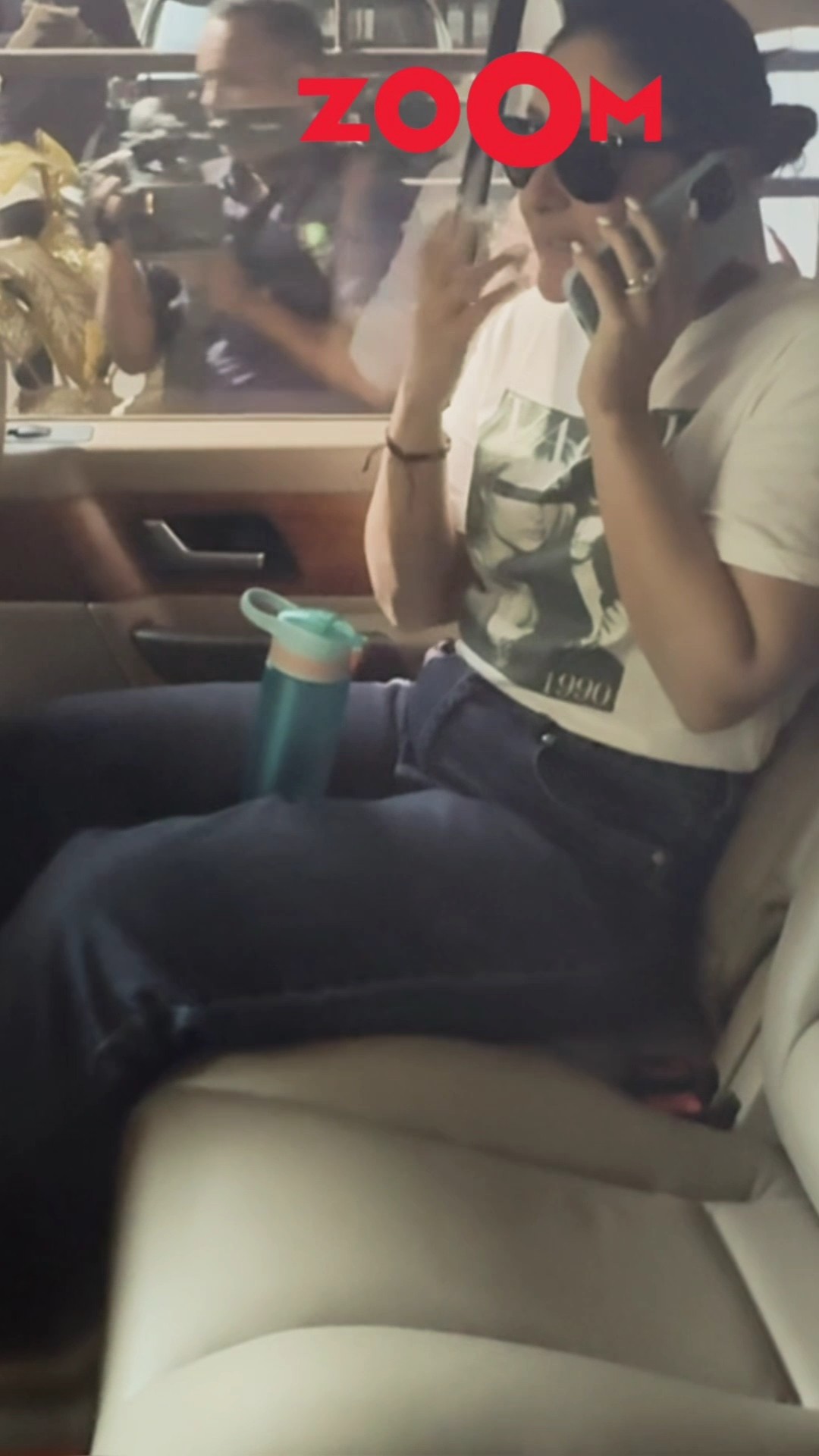Kareena Kapoor seen having a SERIOUS phone call ahead of husband Saif's discharge ? #shorts #kareena