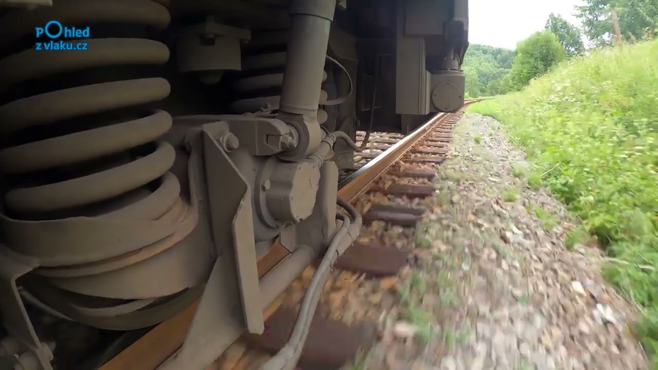 Trutnov hlavní nádraží - Teplice nad Metují / POHLED NA TRAŤ OD KOL A PODVOZKU / 4K KVALITA