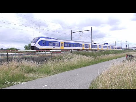 Sprinter en intercity trein bij nieuw Lansingerland Zoetermeer