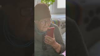 Бабушка поёт своей дочери колыбельную(дочери 60 лет) -живут в разных странах !