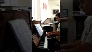 علی یغمایی. آهنگ تنهای تنها از معین عزیز و آهنگسازی صادق نوجوکي. نوازندگی پیانو پاپ ایرانی. piano