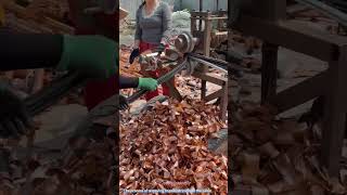 The process of removing copper strips from the cable The process of removing copper strips from the cable
