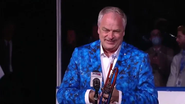 Jens Lindemann and NY Phil trumpets play Oh Canada...