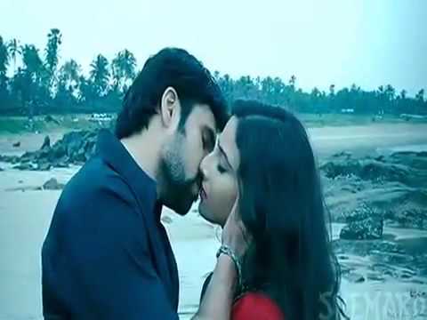 Hot N Sexy Vidya Balan kissing Emraan Hashmi