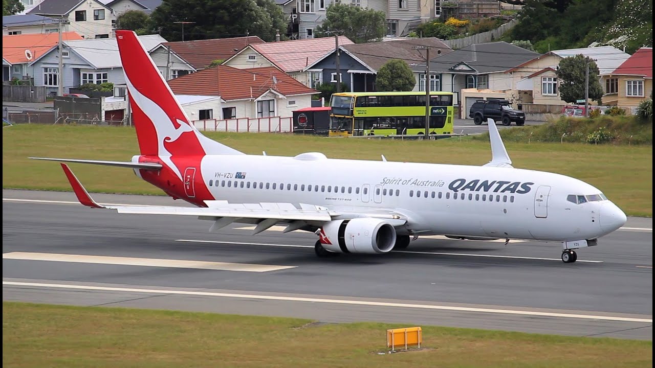 15+ Minutes of GUSTY Wellington Planespotting [4K 60FPS]