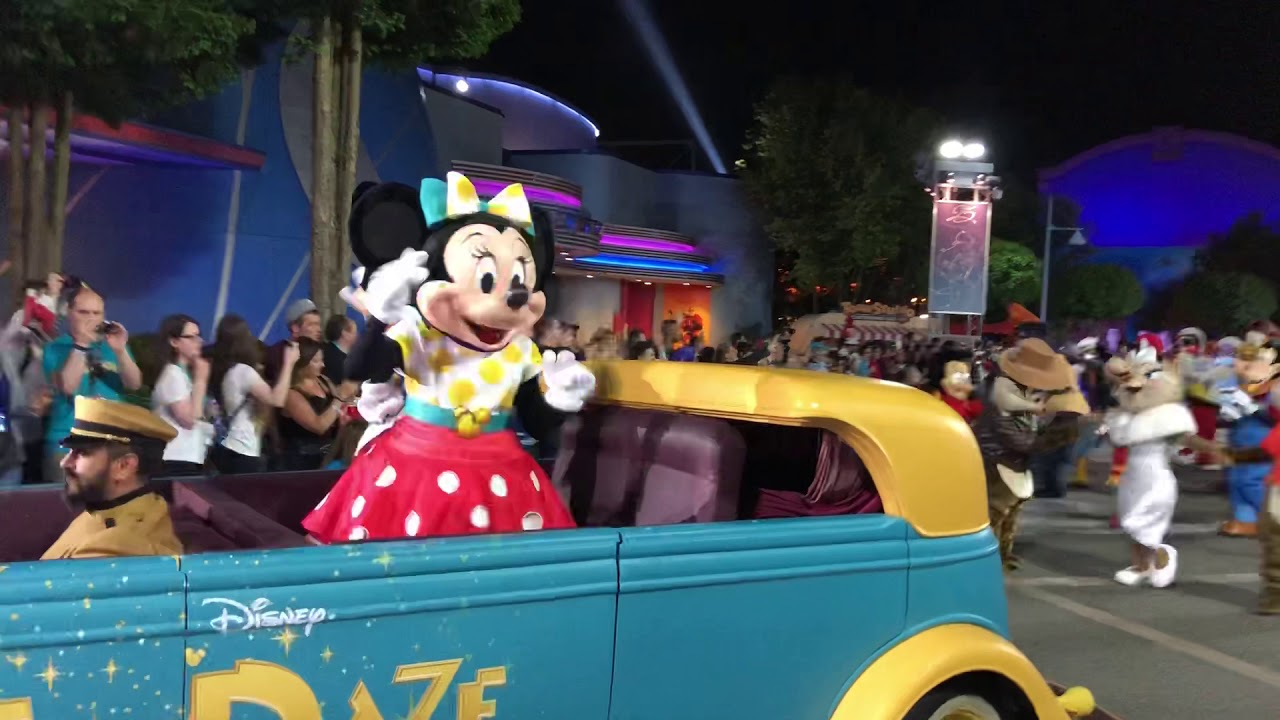 Disneyland Paris - Fandaze Parade