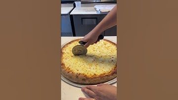 The Worst Way to Slice Pizza 🍕