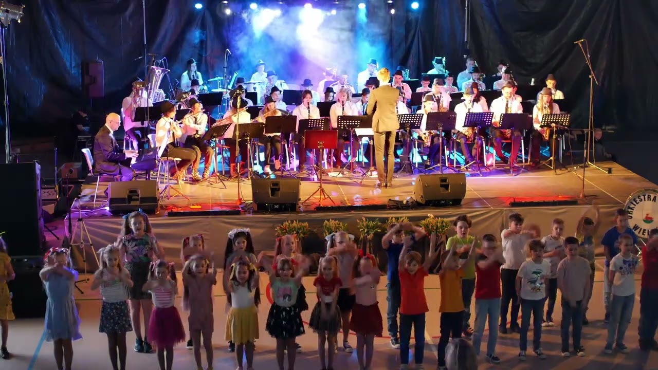 Witajcie w naszej bajce - Orkiestra Dęta w Wieleniu oraz uczniowie SP 1 w Wieleniu