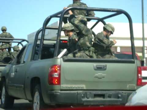 Ya es muy comun toparse con militares en las calles de Tamaulipas. Son algo asi como la Preventiva Tamaulipeca.