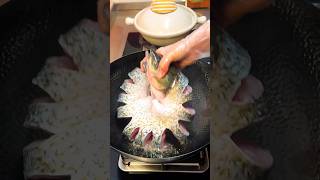 Amazing Crispy Fried Whole Fish Technique! 🐟💥​#friedfish #wholefish #seafoodrecipes  #fishcooking