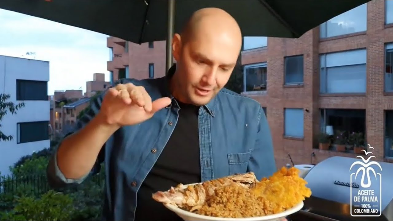 Pescado frito con patacón preparado con #AceiteDePalmaDeNuestraTierra 🐟🌴👩🏽‍🍳👨🏻‍🍳