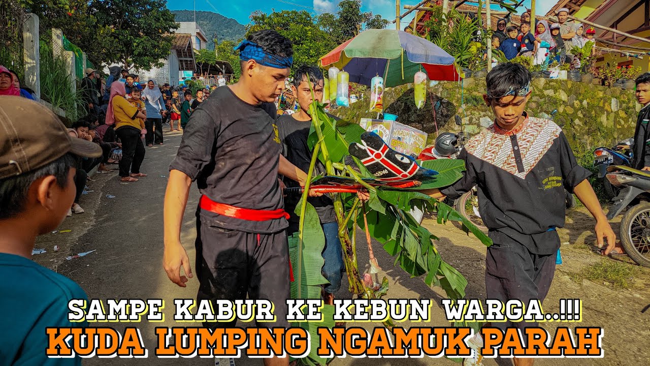 KUDA LUMPING NGAMUK DIJALAN..!!! SAMPE KABUR KE KEBUN WARGA | SENI BENJANG MEKAR SALUYU