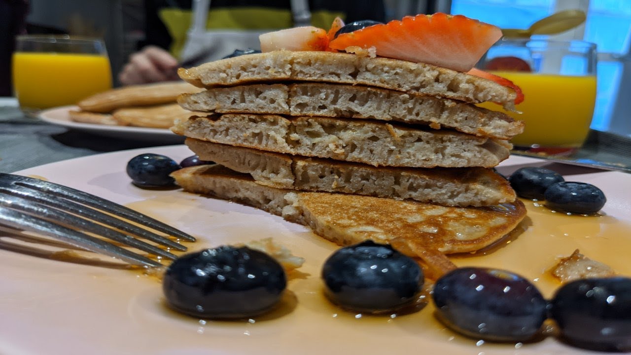 BANANA PANCAKES AL GRANO SARACENO (SENZA GLUTINE- GLUTEN FREE). BUONA COLAZIONE A TUTTI!