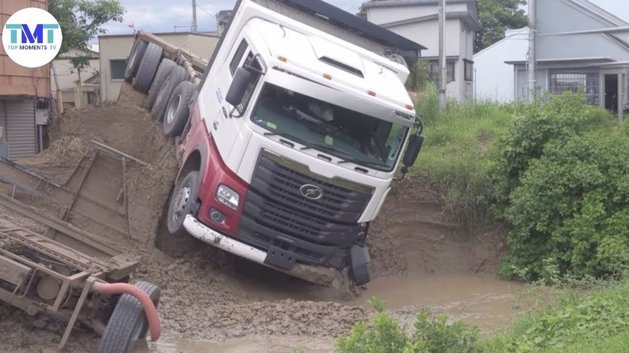 Terrible off-road trucks: and the dramatic and extremely risky rescue mission #141