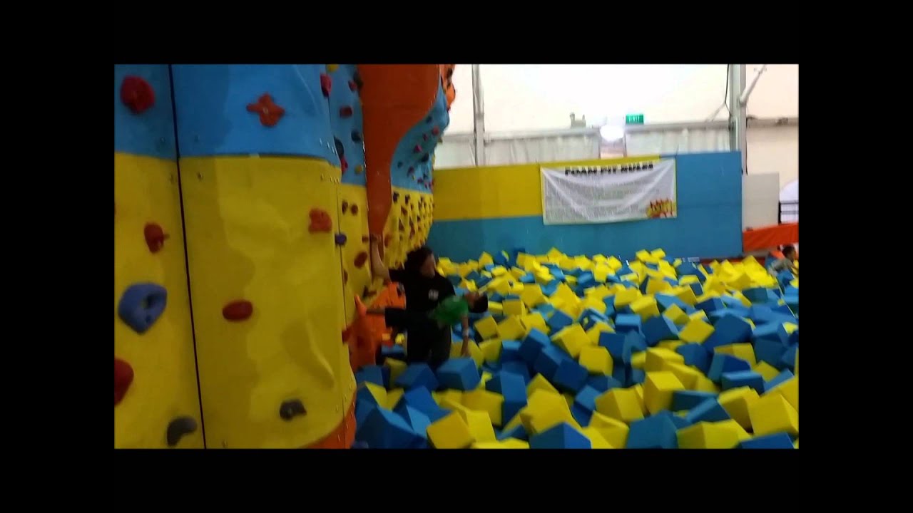 Singapore’s largest Indoor trampoline park (20/12/1014) YouTube