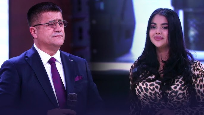 U porno suratning yuzida otiradi Semiz xorozlar bilan transeksüeller porno