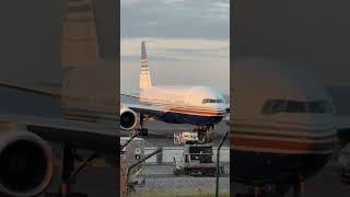 B777-200 Er Privilège Style Ec-Ojl Roland Garros Airport Fmee In Reunion Island