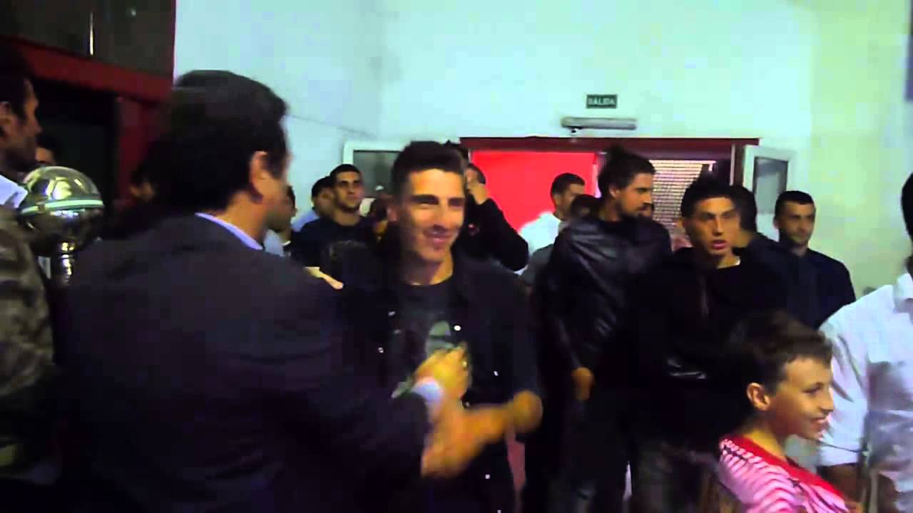 Ingreso de los jugadores al balcón de la platea Alcorta