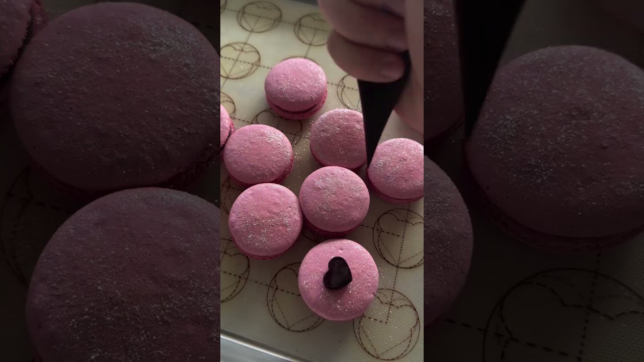 XOXO Macaron Cookies