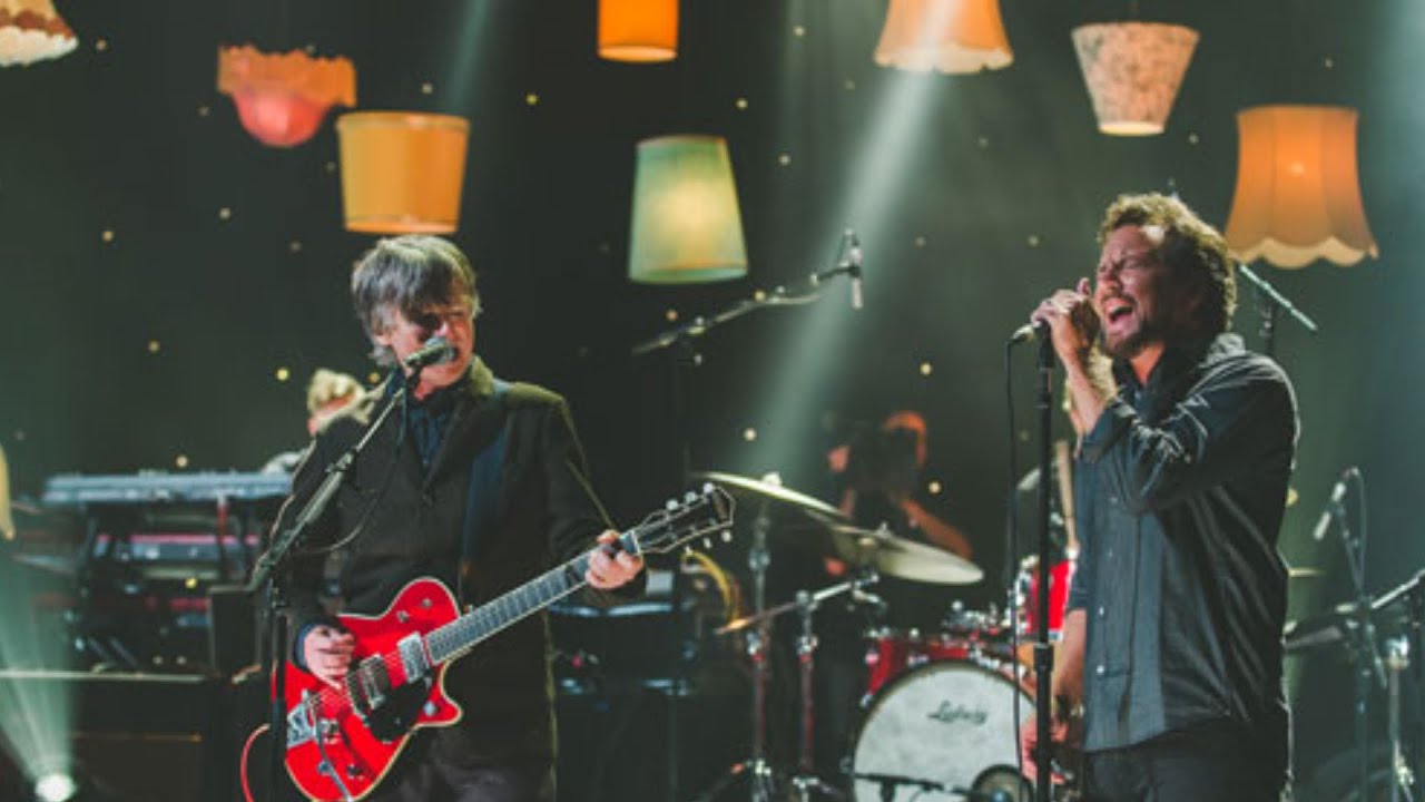 Neil Finn & Eddie Vedder Throw Your Arms Around Me Max Sessions 2014 YouTube Neil Finn & Eddie Vedder Throw Your Arms Around Me Max Sessions 2014 YouTube