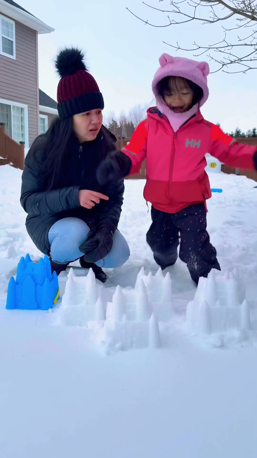 Snow castle prank on kid ????❤️?