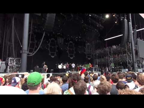 bon-iver—holocene-/-blood-bank—live-@-bonnaroo-2012-06-10