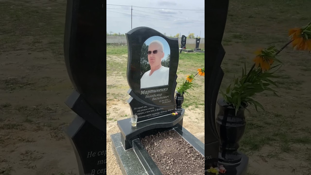 Памятник з кольоровим фотосклом 