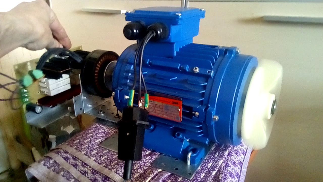 частотник XMEGA32D4 - YouTube