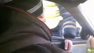 ГИБДД как бандюки ломятся в машину Женщина кричит и просит о помощи Общение с ГИБДД ГИБДД как бандюки ломятся в машину Женщина кричит и просит о помощи Общение с ГИБДД