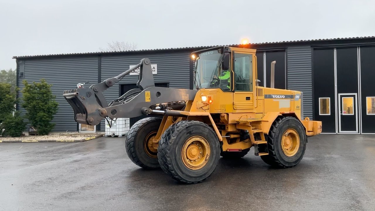 Köp Hjullastare Volvo L90C med skopa, gafflar & slirskydd på Klaravik